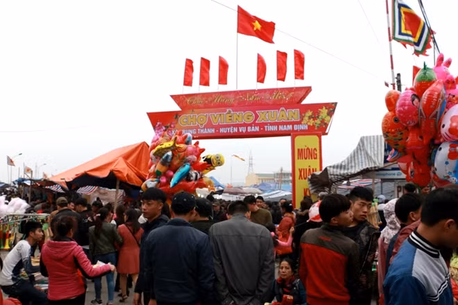 Lễ hội chợ Viềng chính thức họp vào đêm 11-2 (tức đêm mồng 7 tháng Giêng âm lịch) tại xã Kim Thái, huyện Vụ Bản, tỉnh Nam Định.