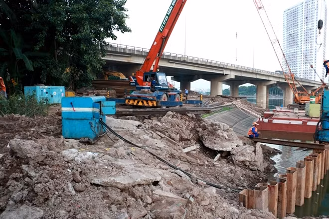 Trong đó cầu đi dưới thấp bên trái dài gần 260m, cầu đi dưới thấp bên phải có chiều dài 282m, rộng 13 m.