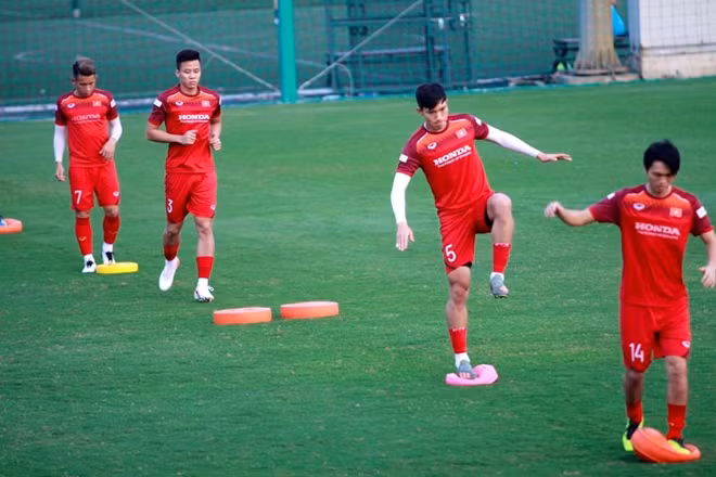 Văn Hậu luôn nghiêm túc tập luyện với những giáo án được ban huấn luyện đưa ra.