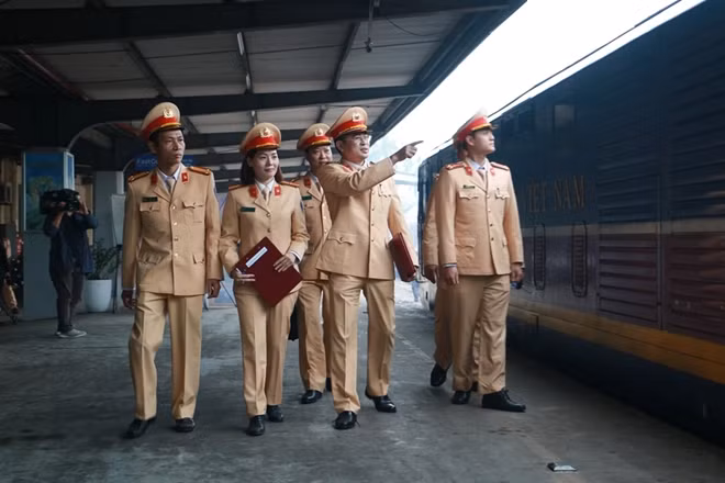 CSGT tập trung kiểm tra xử lý vi phạm hành chính về TTATGT đường sắt.