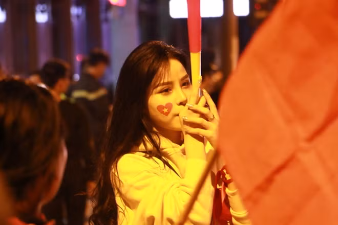Một đêm nữa người dân Thủ đô không ngủ vì đội tuyển quốc gia.