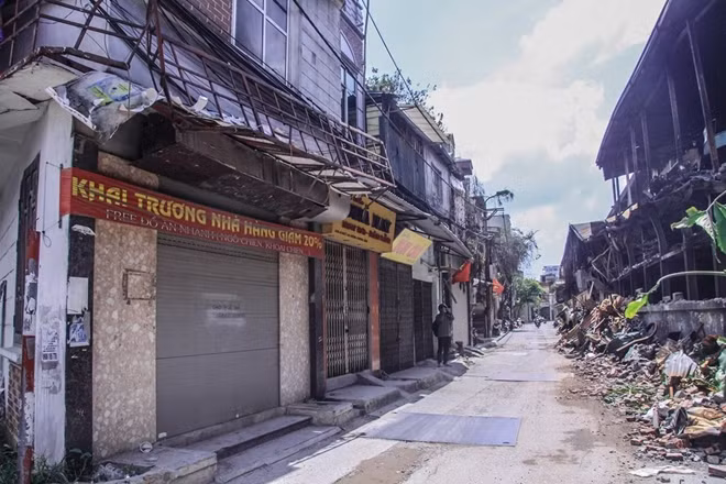 7 ngày trước, một vụ hỏa hoạn lớn đã xảy ra tại khu vực này. Sau gần 6 tiếng đồng hồ, với hàng trăm lượt cán bộ chiến sĩ lực lượng PCCC đã khống chế được ngọn lửa, ngăn cháy lan ra các nhà dân xung quanh. Rất may không có thiệt hại về người.