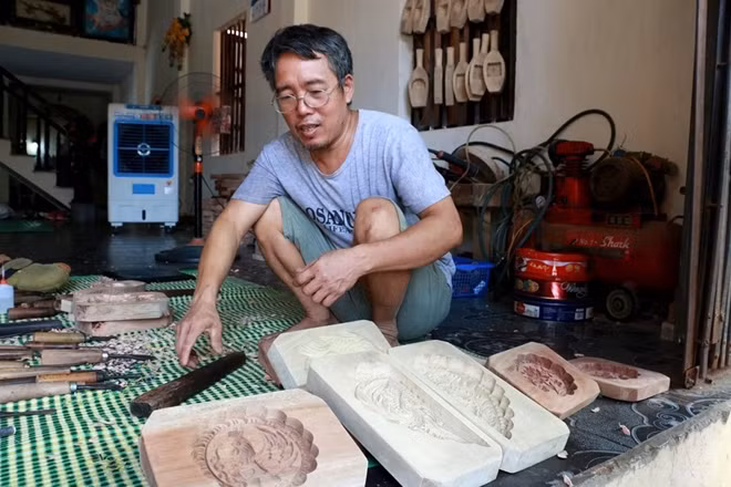 Hiện nay ở làng Thượng Cung không còn nhiều gia đình làm khuôn như nhà ông Bản nữa. Giới trẻ của làng phần lớn không hào hứng với công việc này. Liệu trong tương lai nghề truyền thống này có bị mai một hay không là điều chưa ai dự đoán được.
