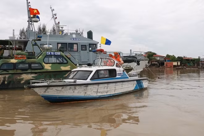 Ngày 11-9, lực lượng Phòng cảnh sát giao thông đường thủy đội 2 Tp Hải Phòng ra quân kiểm tra, xử lý phương tiện thủy nội địa về vi phạm quy định về đăng ký, đăng kiểm, an toàn kỹ thuật và hoán cải, sửa chữa với tất cả các phương tiện thủy nội địa trên địa bàn.