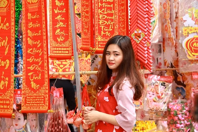 Không ít các cô gái cũng chọn nơi đây để thực hiện một bộ ảnh "chào xuân"