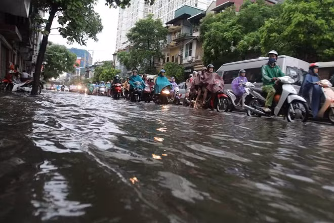 Dự báo ngày và đêm nay (10-9), ở Bắc Bộ có mưa rào và giông; các tỉnh Lai Châu, Điện Biên, Hòa Bình, Sơn La, Cao Bằng, Lạng Sơn, Quảng Ninh, Hà Giang, Tuyên Quang, Bắc Kạn, Tuyên Quang, Phú Thọ, Vĩnh Phúc, Thái Nguyên có mưa to, có nơi mưa rất to lượng mưa phổ biến 40-80mm/24 giờ, có nơi trên 120mm/24 giờ.