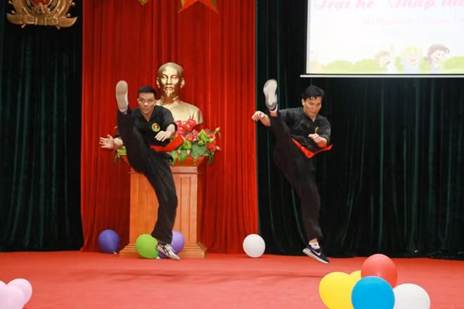 Tiết mục võ thuật do cán bộ chiến sĩ Cục Ngoại tuyến thể hiện.
