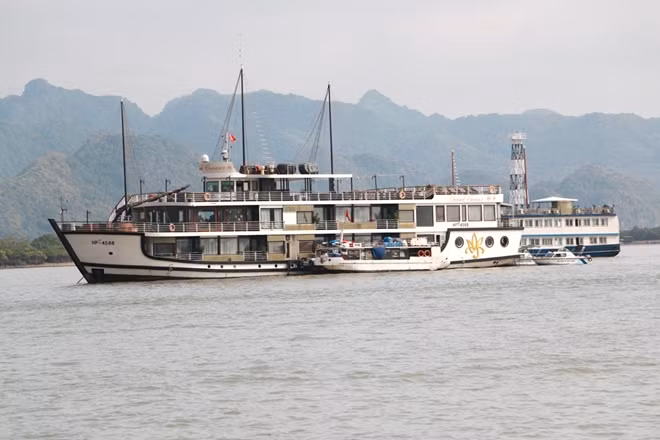 Đối tượng kiểm tra bao gồm tất cả các phương tiện thủy nội địa, hàng hải, tàu cá, phương tiện du lịch, phương tiện chở khách hoạt động trên đường thủy nội địa để phát hiện, xử lý các vi phạm theo quy định.