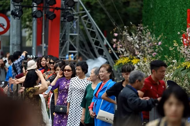 Lễ hội hoa Anh đào Nhật Bản - Hà Nội 2019 thu hút được sự chú ý của rất nhiều người dân Thủ đô.