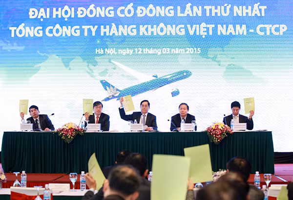 Cổ đông Tổng Công ty Hàng không Việt Nam biểu quyết trong Đại hội cổ đông.
