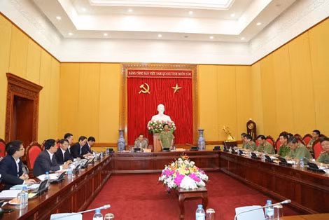 Thứ trưởng Thường trực Đặng Văn Hiếu phát biểu tại buổi họp.