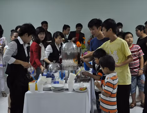 Ngày hội "Hạnh phúc trao tay" mang lại niềm vui cho nhiều trẻ em ở các mái ấm, nhà mở.