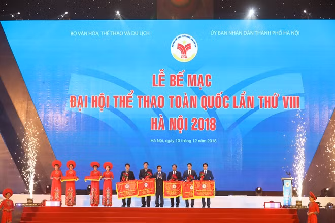 Bộ trưởng Bộ Văn hoá, Thể thao và Du lịch trao bằng khen cho 5 đoàn miền núi tham dự Đại hội