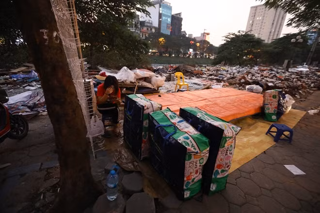 Một số tiểu thương đã đóng hàng chờ vận chuyển đi nơi khác