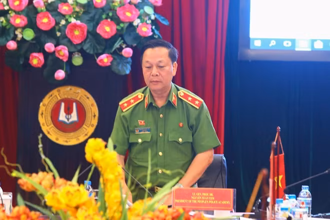 Trung tướng, GS.TS Nguyễn Xuân Yêm - Giám đốc Học viện CSND chủ trì hội thảo.