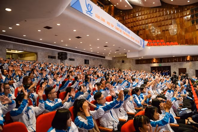 Đại hội Đại biểu sinh viên toàn quốc lần thứ X chính thức bắt đầu với khẩu hiệu "Sinh viên Việt Nam bản lĩnh, học tập, sáng tạo, tình nguyện, hội nhập, phát triển"