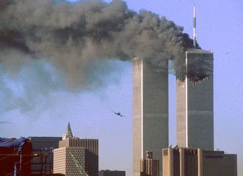 Hôm 11/9/2001, 19 tên không tặc cướp 4 máy bay chở khách hiệu Boeing và tấn công vào các địa điểm quan trọng của Mỹ, khiến khoảng 3.000 người tới từ hơn 90 quốc gia khác nhau thiệt mạng. Ảnh: Reuters.