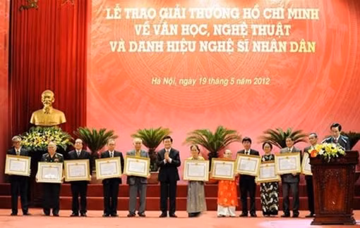 Lùi thời gian trao Giải thưởng Hồ Chí Minh
