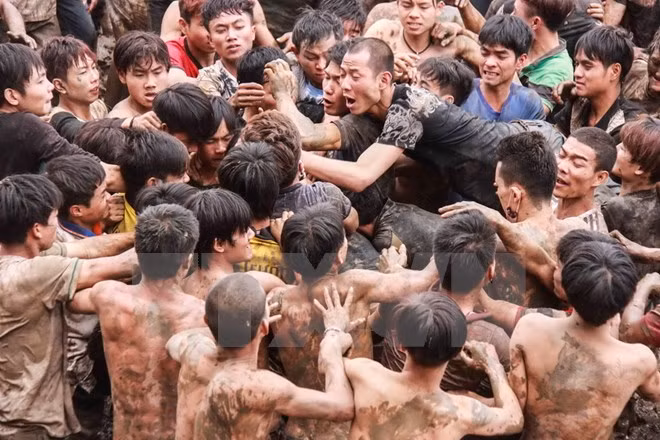 Lễ hội cướp phết ở Hiền Quan, Phú Thọ (Ảnh: TTXVN).