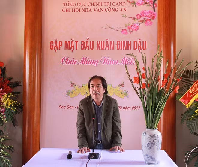 Nhà thơ Nguyễn Quang Thiều phát biểu.