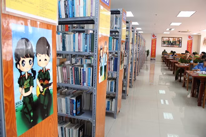 Tranh vẽ kiểu Chipi tạo không gian trẻ trung, đáng yêu.