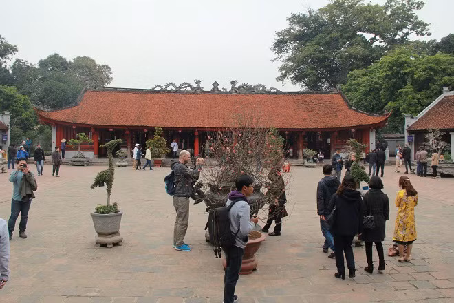 Văn hóa ứng xử rất quan trọng trong đời sống thường ngày. Văn hóa ứng xử rất quan trọng trong đời sống thường ngày.
