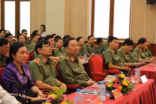 Bộ trưởng Tô Lâm và các đại biểu dự buổi lễ.