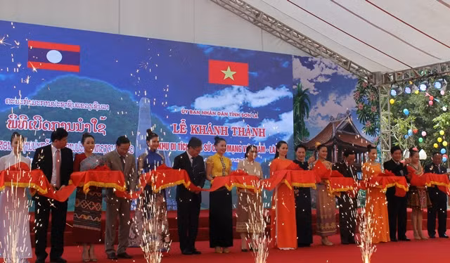 Chủ tịch Quốc hội Nguyễn Thị Kim Ngân; Chủ tịch Quốc hội Lào Pany Yathotu cắt băng khánh thành khu di tích. Chủ tịch Quốc hội Nguyễn Thị Kim Ngân; Chủ tịch Quốc hội Lào Pany Yathotu cắt băng khánh thành khu di tích.