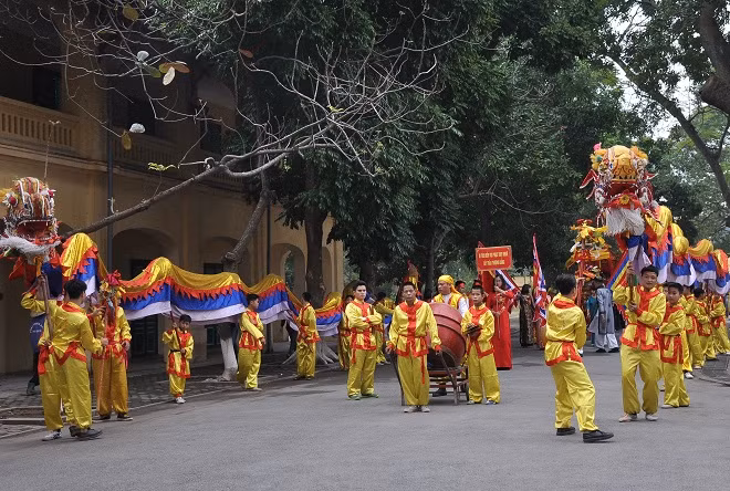 Màn múa Rồng của các nghệ nhân làng Triều Khúc.