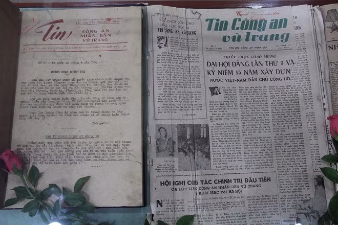 Tờ "Tin Công an nhân dân vũ trang"xuất bản ngày 22-4-1959 và "Tin Công an Vũ trang" xuất bản ngày 15-8-1960 được trưng bày tại Bảo tàng Báo chí.