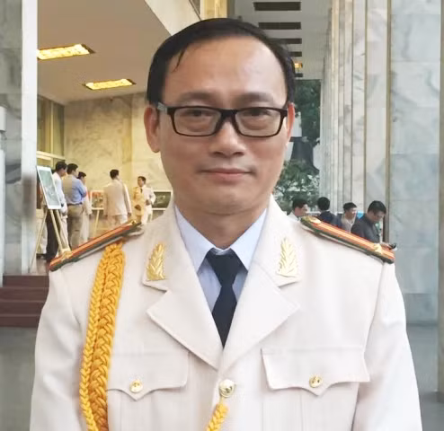 Trung tá, Nhà văn Đào Trung Hiếu.