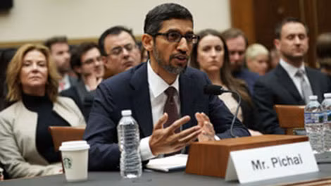 Hồi tháng 12-2018, CEO Google Sundar Pichai lần đầu tiên ra điều trần trước Quốc hội Mỹ. ảnh: CNN.