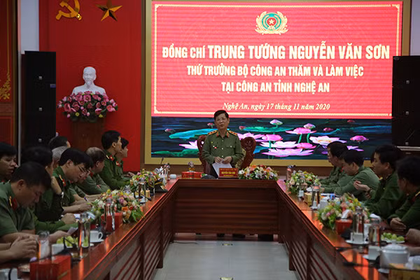 Thứ trưởng Nguyễn Văn Sơn ghi nhận và đánh giá cao những kết quả mà Công an Nghệ An đã đạt được. Thứ trưởng Nguyễn Văn Sơn ghi nhận và đánh giá cao những kết quả mà Công an Nghệ An đã đạt được.