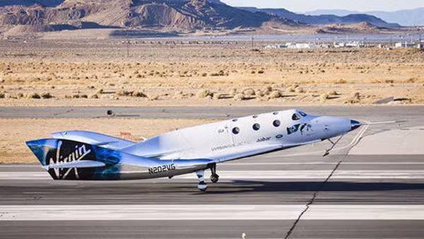 SpaceShipTwo Unity phải quay đầu do trục trặc động cơ.