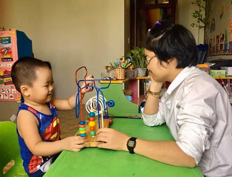 Hảo dồn tâm huyết cho việc dạy trẻ tự kỷ.