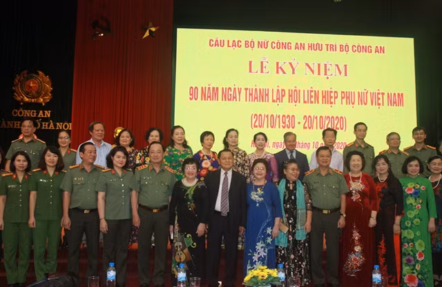 Thứ trưởng Nguyễn Văn Thành và các đại biểu tại Lễ Kỷ niệm.