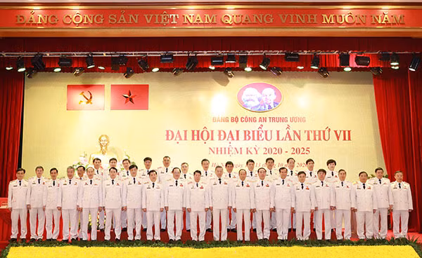 Đoàn đại biểu Đảng bộ Công an Trung ương dự Đại hội đại biểu toàn quốc lần thứ XIII của Đảng.