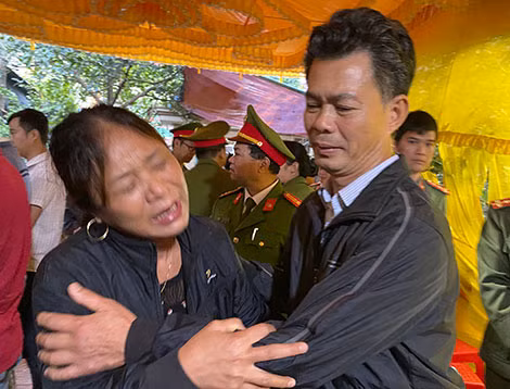 Bố mẹ Đại úy Nguyễn Tuấn Minh với nỗi đau mất con.