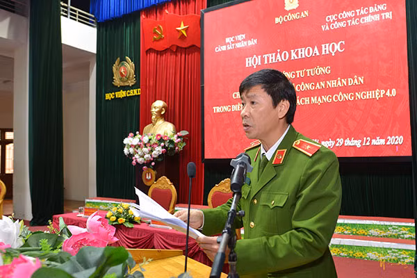 Thiếu tướng Trần Minh Hưởng, Giám đốc Học viện CSND phát biểu đề dẫn tại Hội thảo.