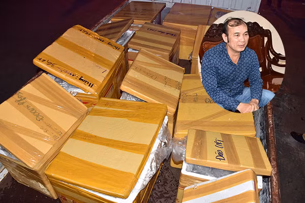 Tài xế Trần Thanh Bình (ảnh nhỏ) và tang vật bị thu giữ.