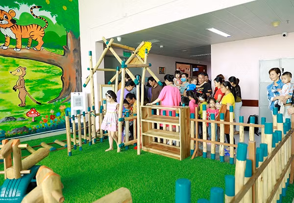 Khu vui chơi mở cửa chào đón những “vị khách” đầu tiên. Khu vui chơi mở cửa chào đón những “vị khách” đầu tiên.