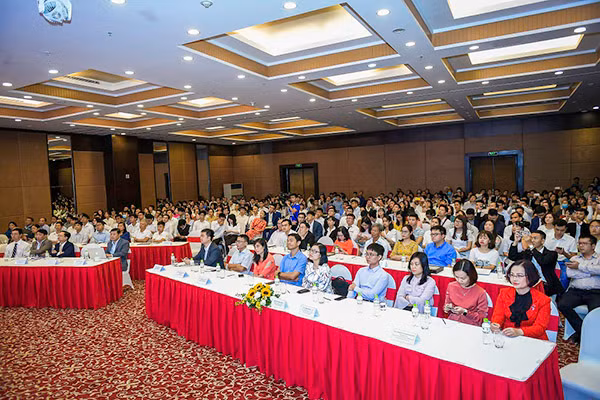 Toàn cảnh lễ trao học bổng của VinIF sáng 23/11/2020. Toàn cảnh lễ trao học bổng của VinIF sáng 23/11/2020.