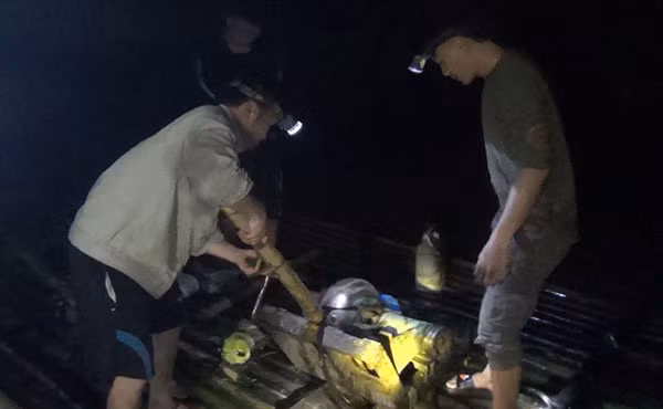 Công an Quan Hóa thu giữ tang vật, phương tiện liên quan.