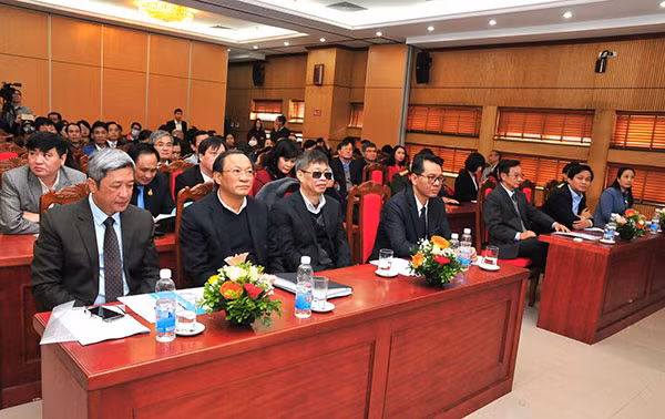 Hội thảo có sự tham gia của nhiều cán bộ làm công tác dân số.
