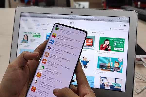 Nhiều app cho vay online mời chào người dân.