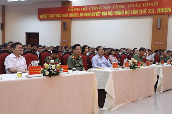 Các đại biểu tham dự hội nghị.