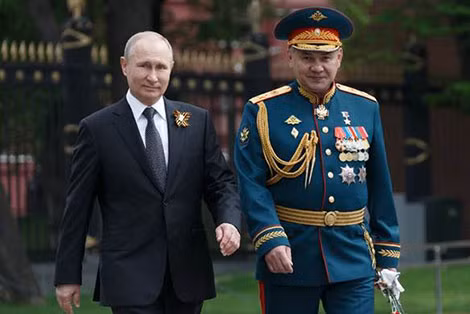 Tổng thống Putin và Bộ trưởng Quốc phòng Serguei Shoigu.