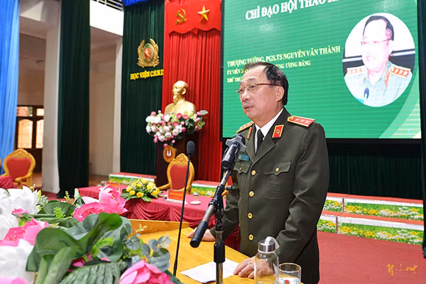 Thứ trưởng Nguyễn Văn Thành phát biểu tại Hội thảo.