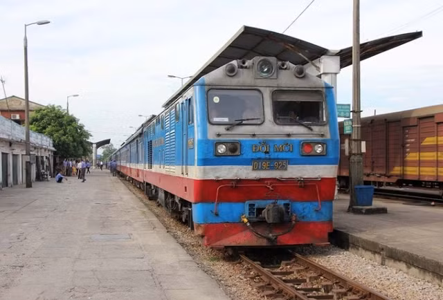 Hạ tầng đường sắt Việt Nam còn lạc hậu và yếu kém.