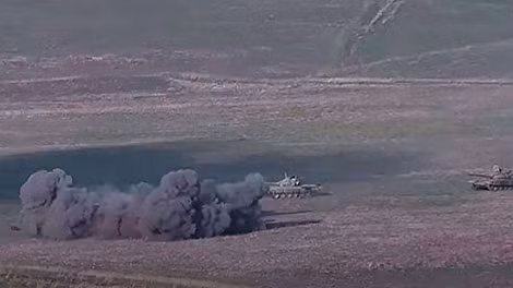 Giao tranh giữa quân đội Azerbaijan và Armenia ở Nagorno-Karabakh.